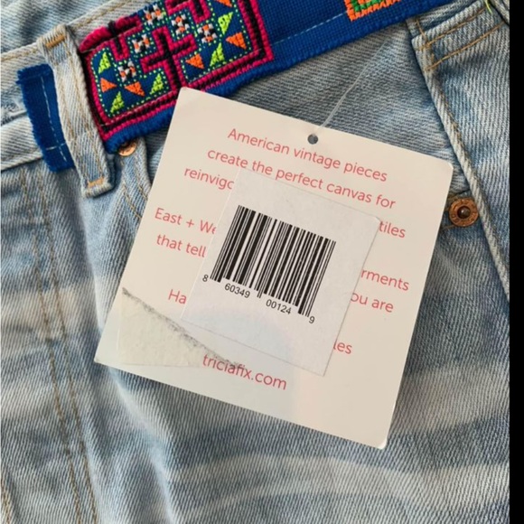 Tricia Fix x Levi 501 Jean Shorts - Picture 3 of 9